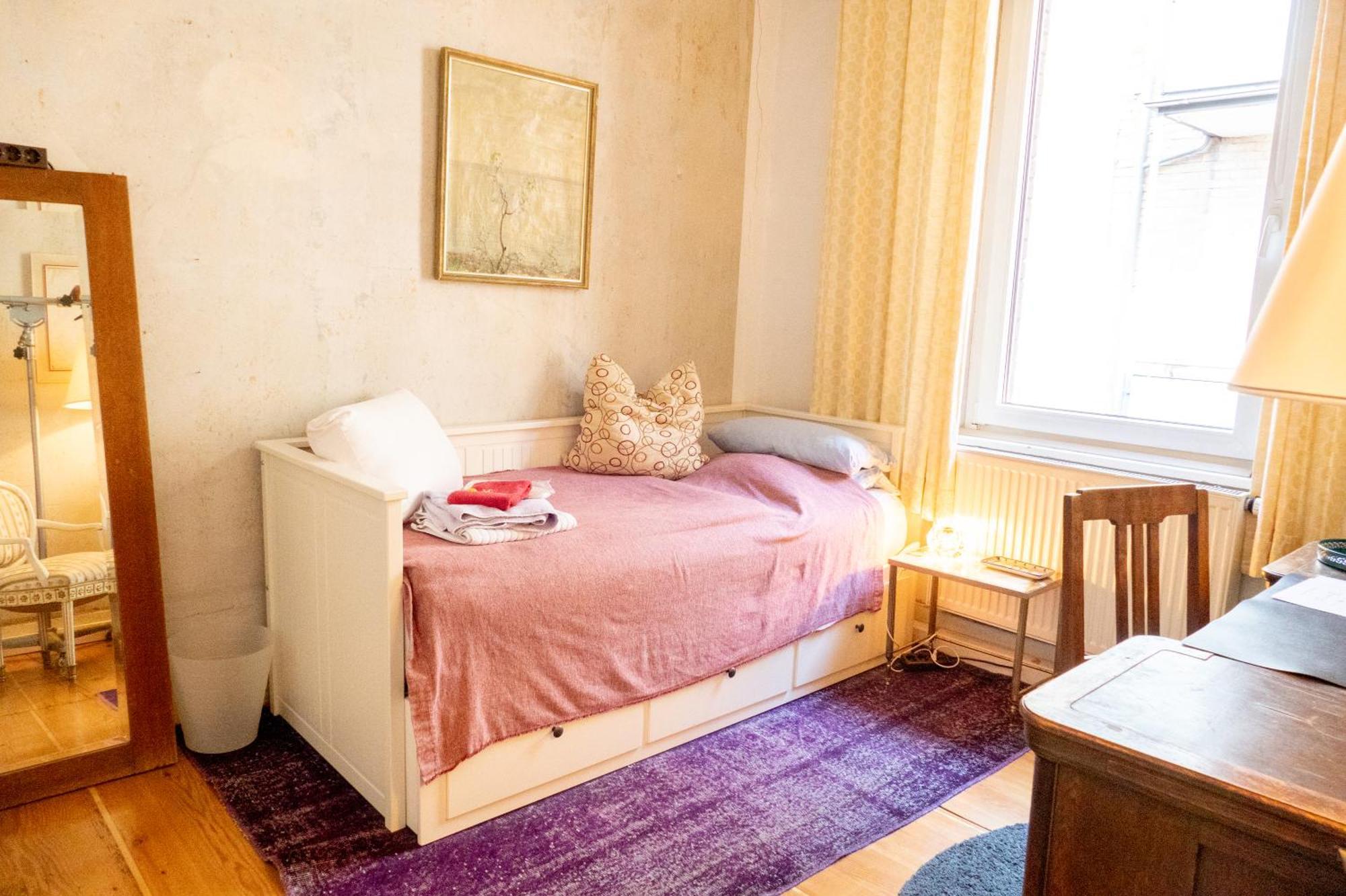 Zimmer In Kuenstlerwohnung Штутгарт Экстерьер фото
